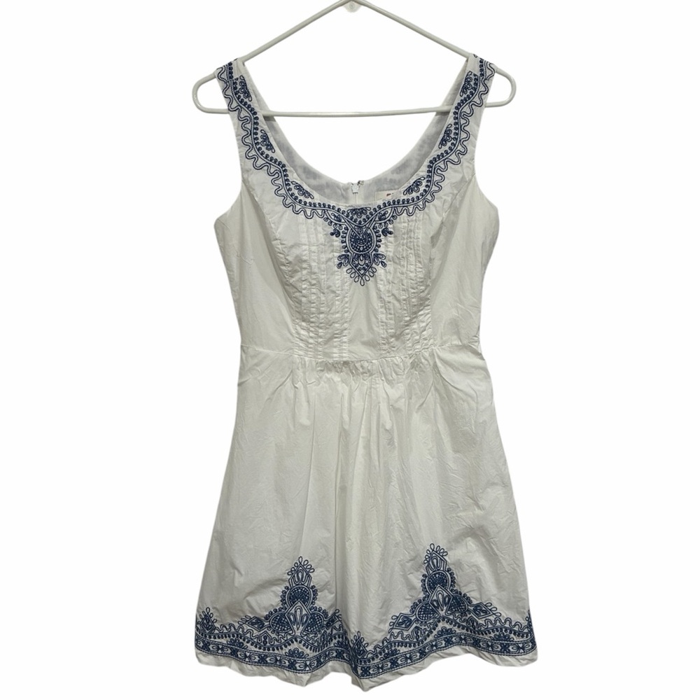 Vineyard Vines white sleeveless fit and flare dress with blue embroidery